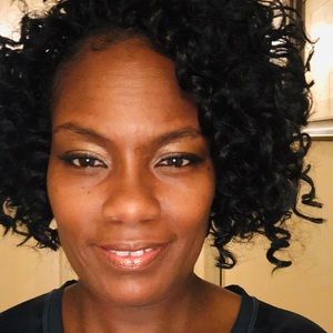 Meet your Posher, Desiree